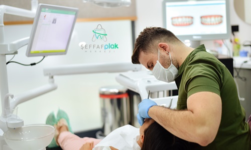 Şeffaf Plak Yeni Nesil Diş Düzeltme Tedavileri. İstanbul Levent ve Kadıköy Diş Kliniklerimizde.